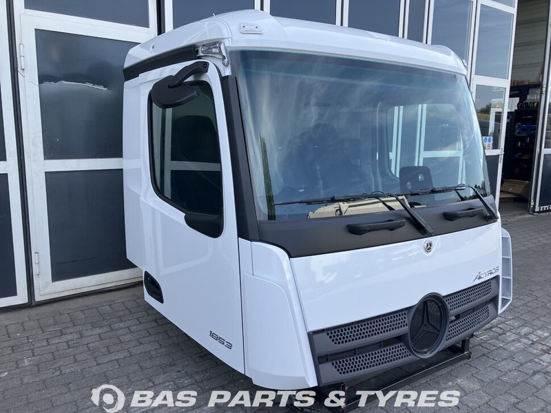 Mercedes-Benz Actros MP5 Mercedes ClassicSpace M-cab L1EH1 A 000 600 01 01 - Ohjaamo ja sisustus - Kuorma-auto: kuva Mercedes-Benz Actros MP5 Mercedes ClassicSpace M-cab L1EH1 A 000 600 01 01 - Ohjaamo ja sisustus - Kuorma-auto Mercedes-Benz Actros MP5 Mercedes ClassicSpace M-cab L1EH1 A 000 600 01 01 - Ohjaamo ja sisustus - Kuorma-auto: kuva Mercedes-Benz Actros MP5 Mercedes ClassicSpace M-cab L1EH1 A 000 600 01 01 - Ohjaamo ja sisustus - Kuorma-auto