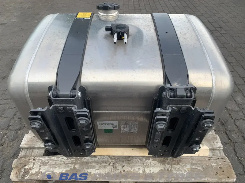 Mercedes-Benz - Polttoainetankki - Kuorma-auto: kuva Mercedes-Benz - Polttoainetankki - Kuorma-auto Mercedes-Benz - Polttoainetankki - Kuorma-auto: kuva Mercedes-Benz - Polttoainetankki - Kuorma-auto