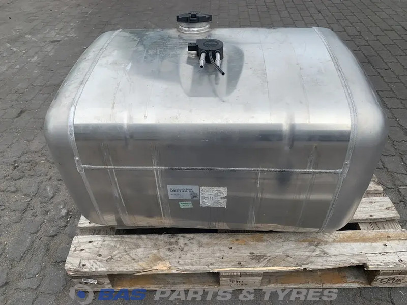 Mercedes-Benz - Polttoainetankki - Kuorma-auto: kuva Mercedes-Benz - Polttoainetankki - Kuorma-auto Mercedes-Benz - Polttoainetankki - Kuorma-auto: kuva Mercedes-Benz - Polttoainetankki - Kuorma-auto