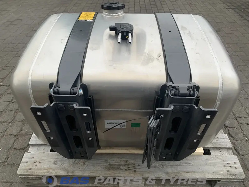 Mercedes-Benz - Polttoainetankki - Kuorma-auto: kuva Mercedes-Benz - Polttoainetankki - Kuorma-auto Mercedes-Benz - Polttoainetankki - Kuorma-auto: kuva Mercedes-Benz - Polttoainetankki - Kuorma-auto