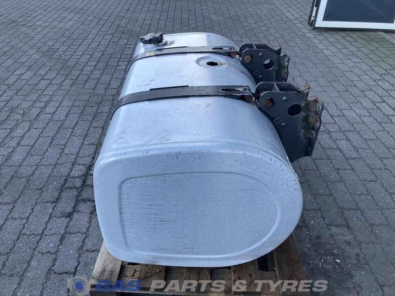 Volvo - Polttoainetankki - Kuorma-auto: kuva Volvo - Polttoainetankki - Kuorma-auto Volvo - Polttoainetankki - Kuorma-auto: kuva Volvo - Polttoainetankki - Kuorma-auto