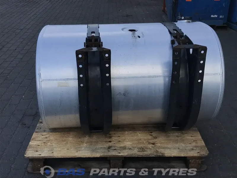 Volvo - Polttoainetankki - Kuorma-auto: kuva Volvo - Polttoainetankki - Kuorma-auto Volvo - Polttoainetankki - Kuorma-auto: kuva Volvo - Polttoainetankki - Kuorma-auto
