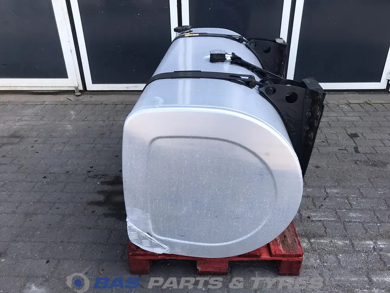 Volvo  - Polttoainetankki - Kuorma-auto: kuva Volvo  - Polttoainetankki - Kuorma-auto Volvo  - Polttoainetankki - Kuorma-auto: kuva Volvo  - Polttoainetankki - Kuorma-auto