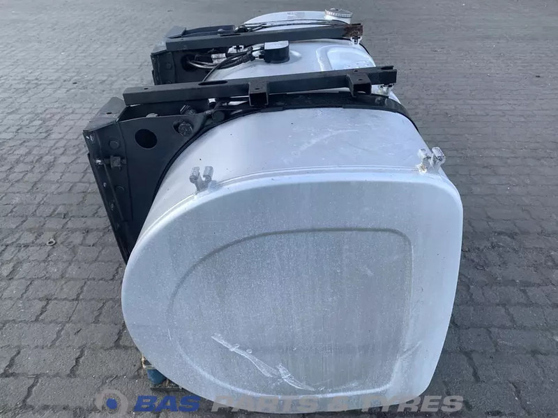 Volvo  - Polttoainetankki - Kuorma-auto: kuva Volvo  - Polttoainetankki - Kuorma-auto Volvo  - Polttoainetankki - Kuorma-auto: kuva Volvo  - Polttoainetankki - Kuorma-auto