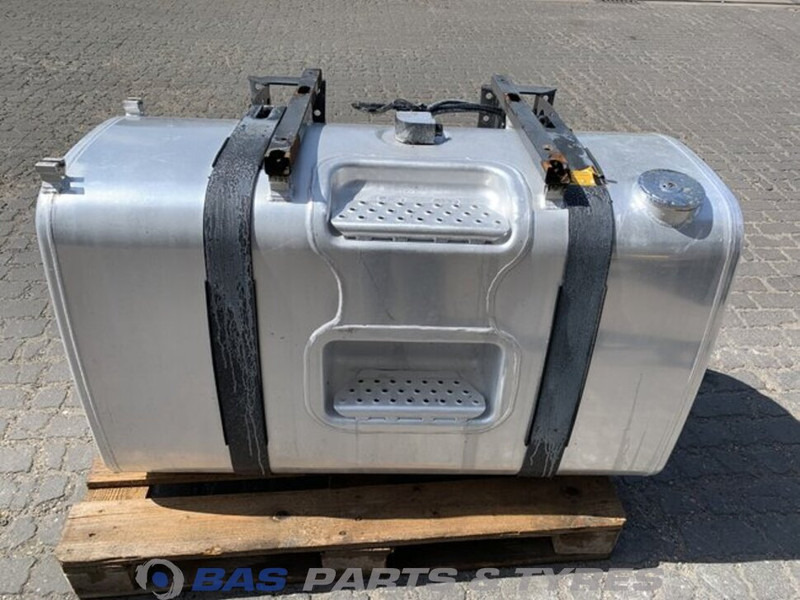 Volvo  - Polttoainetankki - Kuorma-auto: kuva Volvo  - Polttoainetankki - Kuorma-auto Volvo  - Polttoainetankki - Kuorma-auto: kuva Volvo  - Polttoainetankki - Kuorma-auto