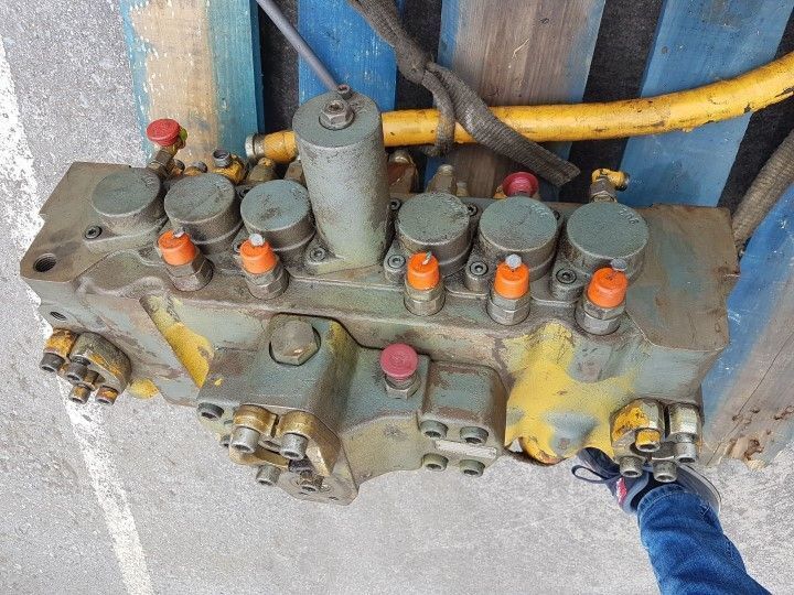 Distribuidor para Liebherr R902li - Hydrauliventtiili: kuva Distribuidor para Liebherr R902li - Hydrauliventtiili Distribuidor para Liebherr R902li - Hydrauliventtiili: kuva Distribuidor para Liebherr R902li - Hydrauliventtiili