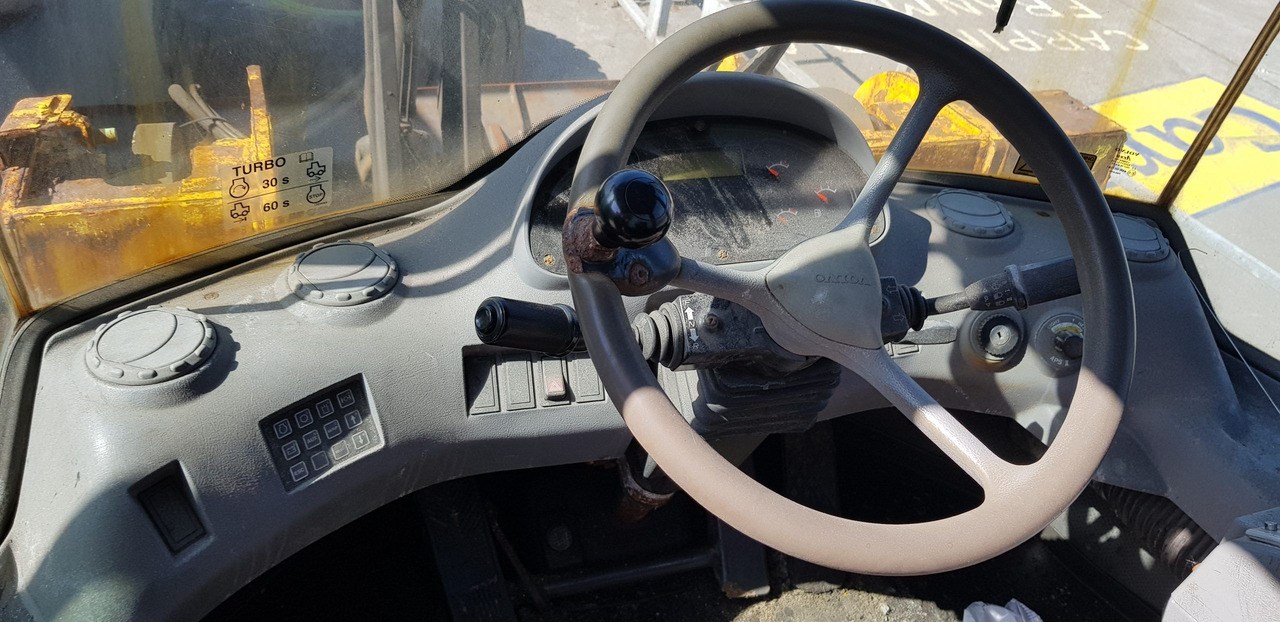 VOLVO L90D S/N 33264 - Pyöräkuormaaja: kuva VOLVO L90D S/N 33264 - Pyöräkuormaaja VOLVO L90D S/N 33264 - Pyöräkuormaaja: kuva VOLVO L90D S/N 33264 - Pyöräkuormaaja