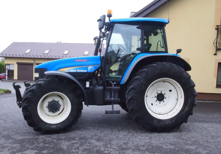 Ciągnik New Holland TM 140 2004 Przedni TUZ - Traktori: kuva Ciągnik New Holland TM 140 2004 Przedni TUZ - Traktori Ciągnik New Holland TM 140 2004 Przedni TUZ - Traktori: kuva Ciągnik New Holland TM 140 2004 Przedni TUZ - Traktori