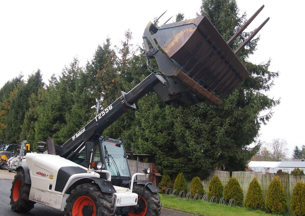 Ładowarka teleskopowa Bobcat T2556 2005 Ładowarka teleskopowa BOBCAT - Kurottaja: kuva Ładowarka teleskopowa Bobcat T2556 2005 Ładowarka teleskopowa BOBCAT - Kurottaja Ładowarka teleskopowa Bobcat T2556 2005 Ładowarka teleskopowa BOBCAT - Kurottaja: kuva Ładowarka teleskopowa Bobcat T2556 2005 Ładowarka teleskopowa BOBCAT - Kurottaja
