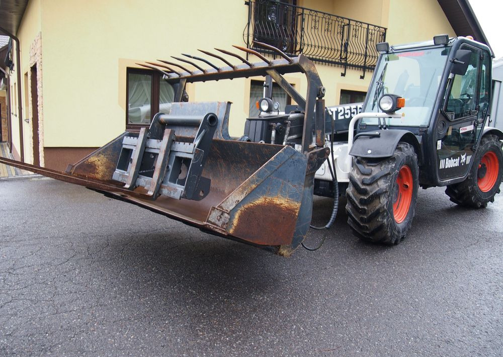 Ładowarka teleskopowa Bobcat T2556 2005 Ładowarka teleskopowa BOBCAT - Kurottaja: kuva Ładowarka teleskopowa Bobcat T2556 2005 Ładowarka teleskopowa BOBCAT - Kurottaja Ładowarka teleskopowa Bobcat T2556 2005 Ładowarka teleskopowa BOBCAT - Kurottaja: kuva Ładowarka teleskopowa Bobcat T2556 2005 Ładowarka teleskopowa BOBCAT - Kurottaja