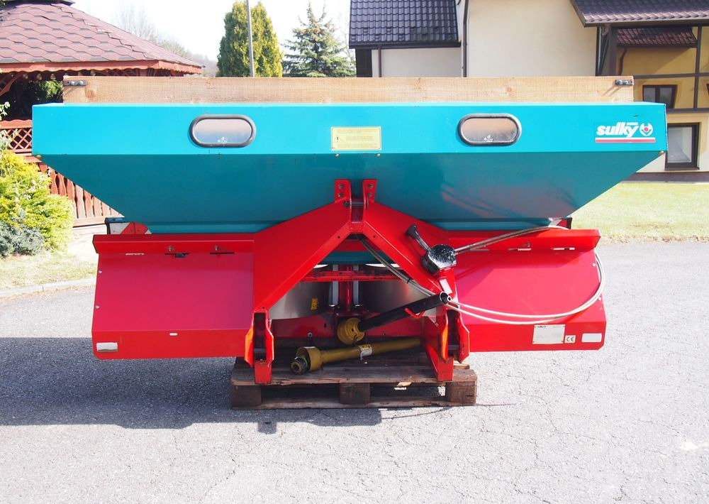 Rozsiewacz nawozów Sulky DPX GL 2000 18-24m Rozsiewacz nawozów Sulky - Lannoitteenlevitin: kuva Rozsiewacz nawozów Sulky DPX GL 2000 18-24m Rozsiewacz nawozów Sulky - Lannoitteenlevitin Rozsiewacz nawozów Sulky DPX GL 2000 18-24m Rozsiewacz nawozów Sulky - Lannoitteenlevitin: kuva Rozsiewacz nawozów Sulky DPX GL 2000 18-24m Rozsiewacz nawozów Sulky - Lannoitteenlevitin