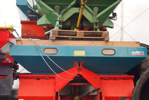 Rozsiewacz nawozów Sulky DPXGL 18-24m Rozsiewacz nawozów Sulky - Lannoitteenlevitin: kuva Rozsiewacz nawozów Sulky DPXGL 18-24m Rozsiewacz nawozów Sulky - Lannoitteenlevitin Rozsiewacz nawozów Sulky DPXGL 18-24m Rozsiewacz nawozów Sulky - Lannoitteenlevitin: kuva Rozsiewacz nawozów Sulky DPXGL 18-24m Rozsiewacz nawozów Sulky - Lannoitteenlevitin