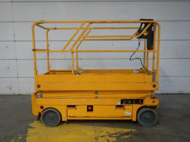 Haulotte Compact 8CU - Saksilava: kuva Haulotte Compact 8CU - Saksilava Haulotte Compact 8CU - Saksilava: kuva Haulotte Compact 8CU - Saksilava