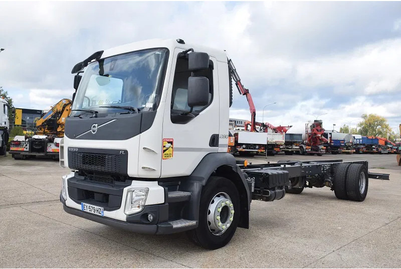 Diversen Volvo FL280 - Kuorma-auto alusta: kuva Diversen Volvo FL280 - Kuorma-auto alusta Diversen Volvo FL280 - Kuorma-auto alusta: kuva Diversen Volvo FL280 - Kuorma-auto alusta