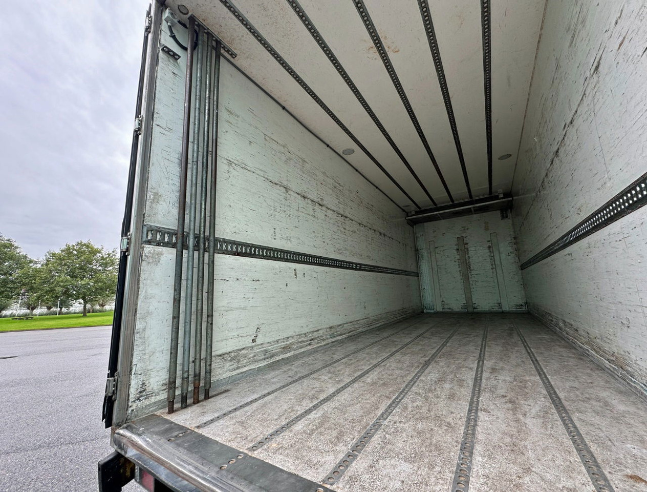 Umpikori perävaunu DRACO MZS 218 Wipkar 750 x 250 x 290 CM Inside Tail Lift 2021 TRS Iceland TOP Condition NL Trailertrailer: kuva Umpikori perävaunu DRACO MZS 218 Wipkar 750 x 250 x 290 CM Inside Tail Lift 2021 TRS Iceland TOP Condition NL Trailertrailer