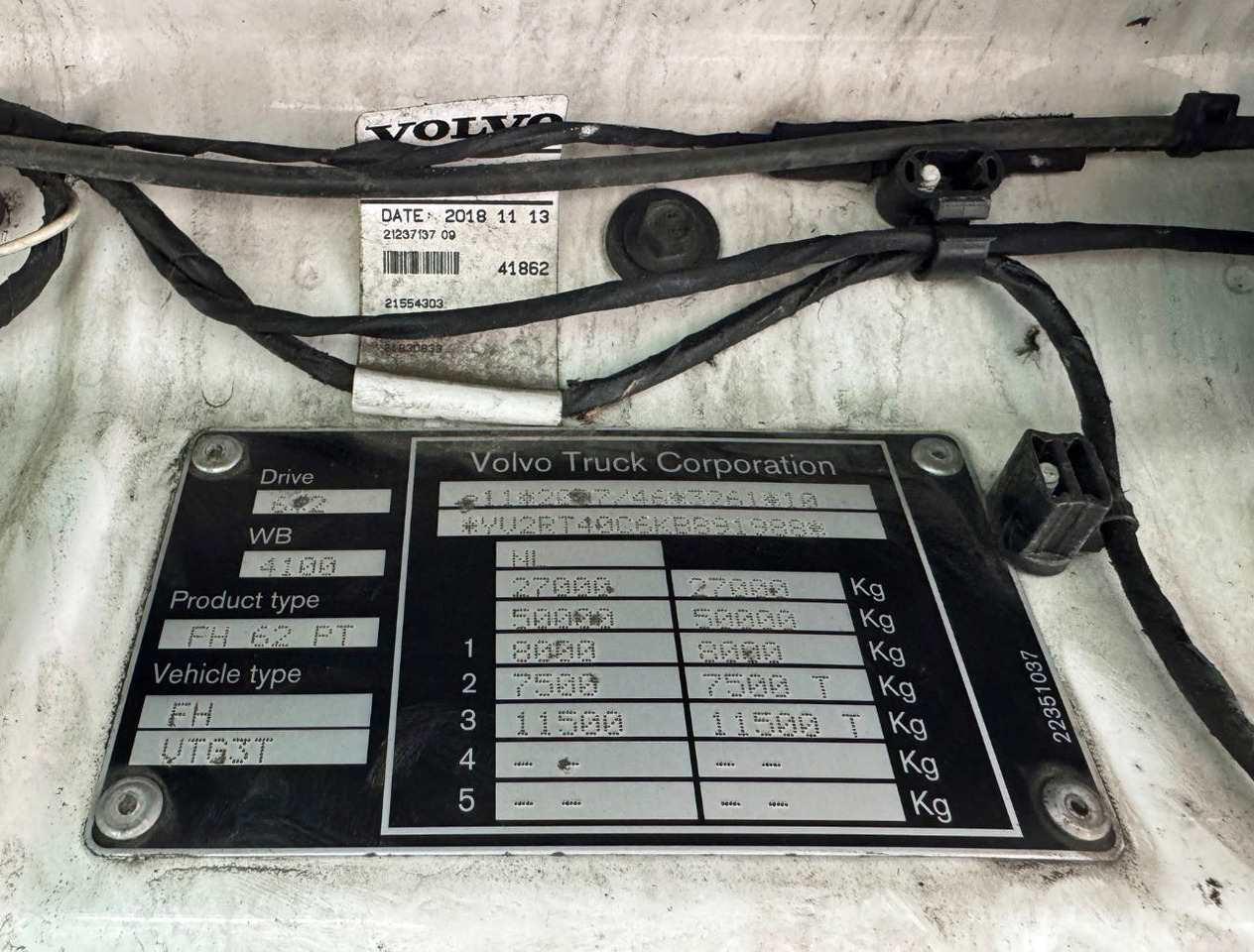 Vetopöytäauto Volvo FH Globetrotter 6X2 701.000 KM Super Condition NL Truck: kuva Vetopöytäauto Volvo FH Globetrotter 6X2 701.000 KM Super Condition NL Truck