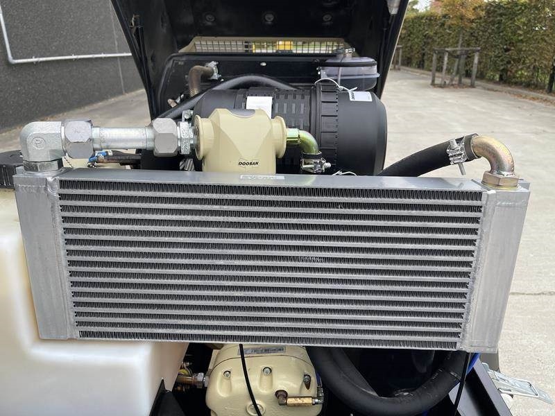 Ilmakompressori Doosan 7 / 31 E - N: kuva Ilmakompressori Doosan 7 / 31 E - N Ilmakompressori Doosan 7 / 31 E - N: kuva Ilmakompressori Doosan 7 / 31 E - N