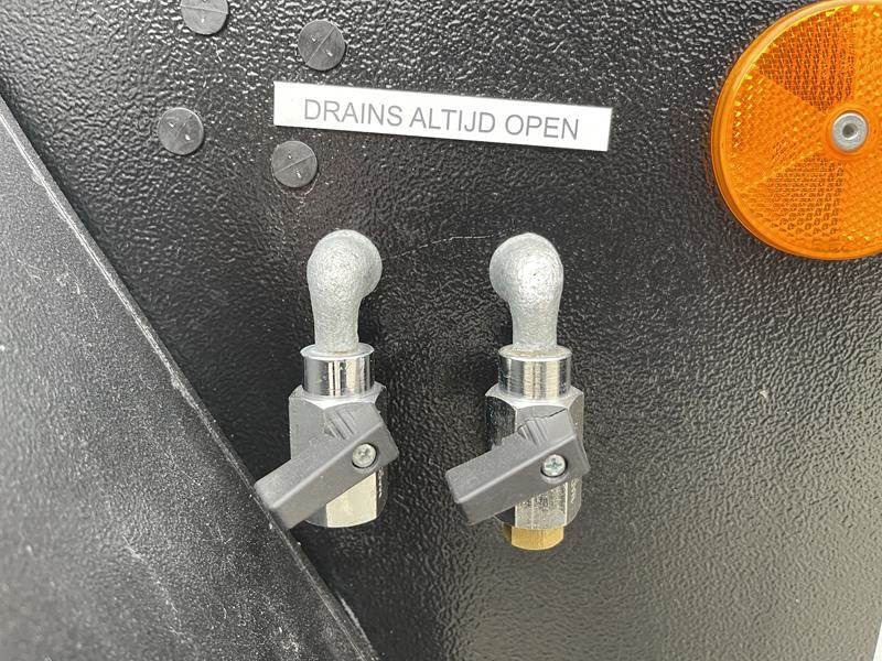 Ilmakompressori Doosan 7 / 31 E - N: kuva Ilmakompressori Doosan 7 / 31 E - N Ilmakompressori Doosan 7 / 31 E - N: kuva Ilmakompressori Doosan 7 / 31 E - N