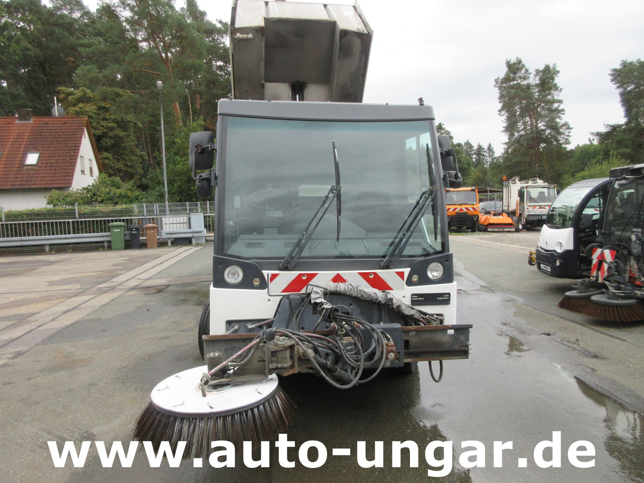 Aebi MFH 5500 Baujahr 2012 Euro 5 Kehrmaschine mit Hochentleerung - Lakaisuauto: kuva Aebi MFH 5500 Baujahr 2012 Euro 5 Kehrmaschine mit Hochentleerung - Lakaisuauto Aebi MFH 5500 Baujahr 2012 Euro 5 Kehrmaschine mit Hochentleerung - Lakaisuauto: kuva Aebi MFH 5500 Baujahr 2012 Euro 5 Kehrmaschine mit Hochentleerung - Lakaisuauto