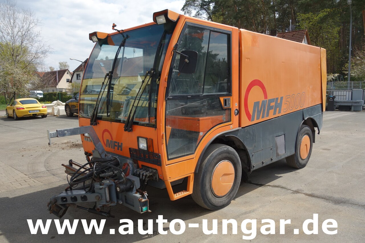 Aebi Schmidt MFH 5000 Kehrmaschine Ersatzteilträger - SpareParts EZ 2000 - Lakaisuauto: kuva Aebi Schmidt MFH 5000 Kehrmaschine Ersatzteilträger - SpareParts EZ 2000 - Lakaisuauto Aebi Schmidt MFH 5000 Kehrmaschine Ersatzteilträger - SpareParts EZ 2000 - Lakaisuauto: kuva Aebi Schmidt MFH 5000 Kehrmaschine Ersatzteilträger - SpareParts EZ 2000 - Lakaisuauto