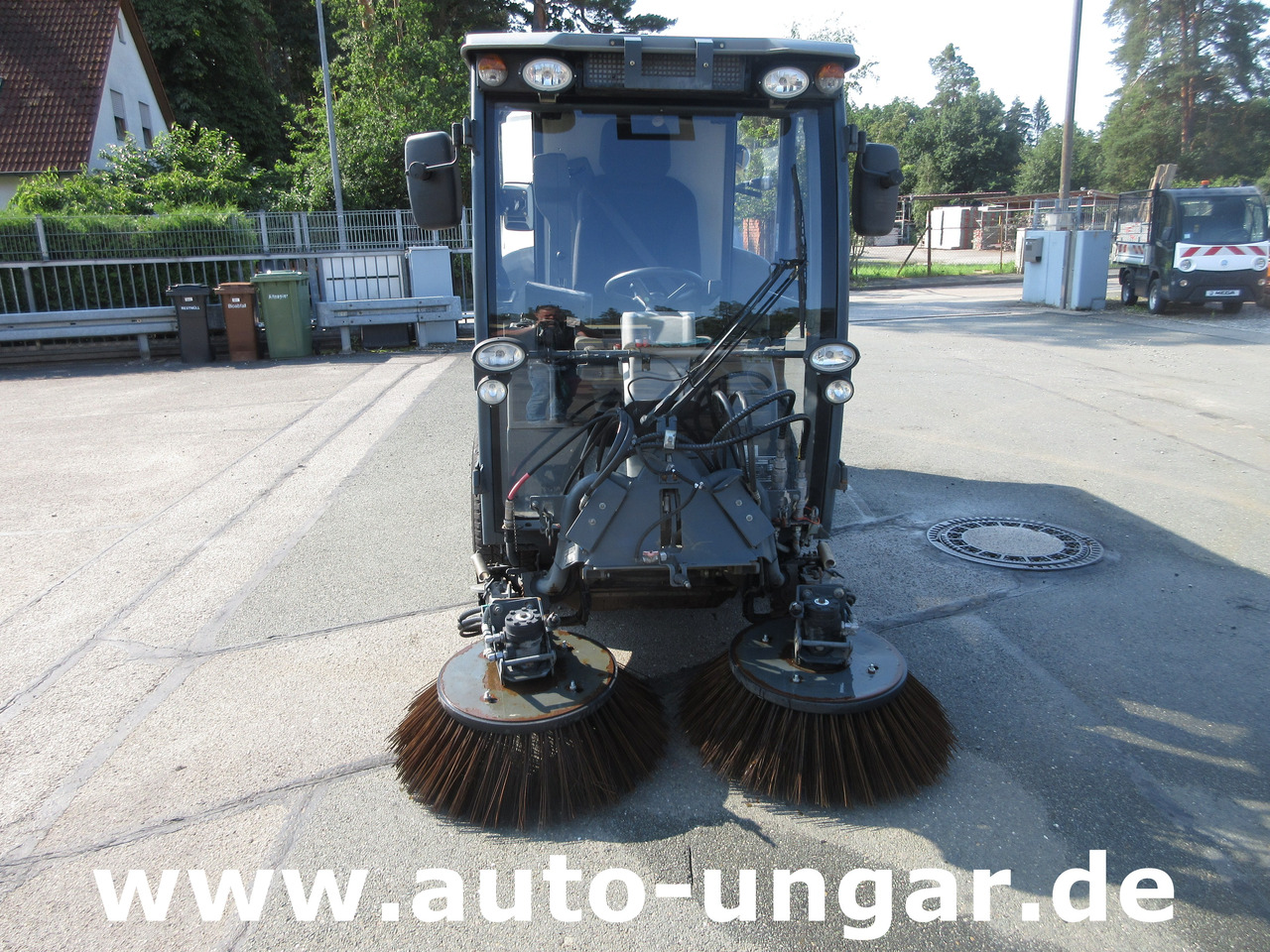 Hako Citymaster CM 1600 4x4 Kehrmaschine mit Kärcher am Heck - Lakaisuauto: kuva Hako Citymaster CM 1600 4x4 Kehrmaschine mit Kärcher am Heck - Lakaisuauto Hako Citymaster CM 1600 4x4 Kehrmaschine mit Kärcher am Heck - Lakaisuauto: kuva Hako Citymaster CM 1600 4x4 Kehrmaschine mit Kärcher am Heck - Lakaisuauto