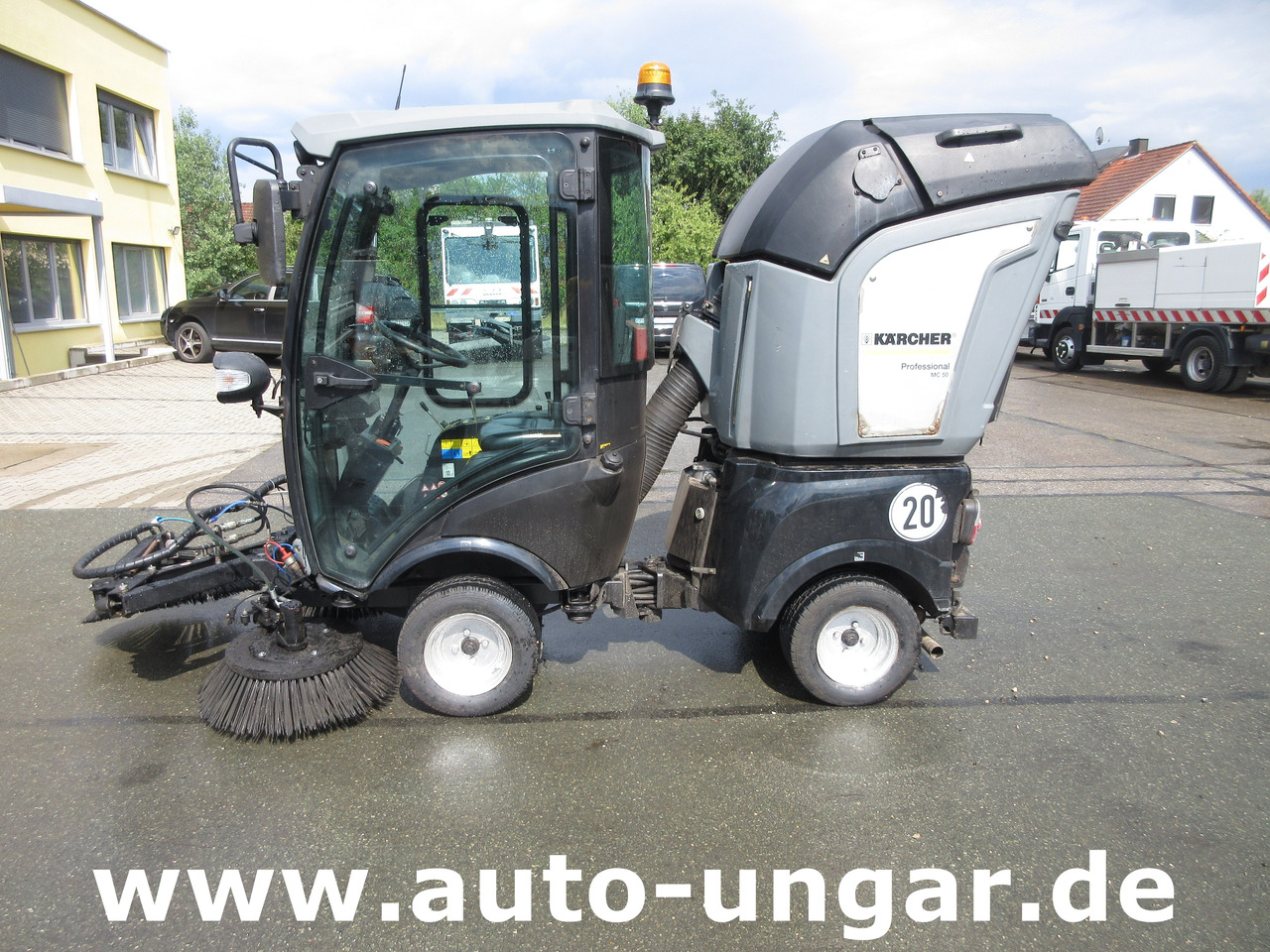KÄRCHER MC 50 Advanced MIC 50 Professional Kleinkehrmaschine 4x4 Geräteträger - Lakaisuauto: kuva KÄRCHER MC 50 Advanced MIC 50 Professional Kleinkehrmaschine 4x4 Geräteträger - Lakaisuauto KÄRCHER MC 50 Advanced MIC 50 Professional Kleinkehrmaschine 4x4 Geräteträger - Lakaisuauto: kuva KÄRCHER MC 50 Advanced MIC 50 Professional Kleinkehrmaschine 4x4 Geräteträger - Lakaisuauto