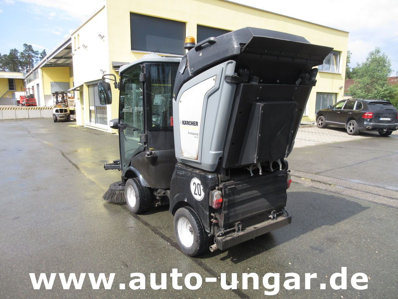 KÄRCHER MC 50 Advanced MIC 50 Professional Kleinkehrmaschine 4x4 Geräteträger - Lakaisuauto: kuva KÄRCHER MC 50 Advanced MIC 50 Professional Kleinkehrmaschine 4x4 Geräteträger - Lakaisuauto KÄRCHER MC 50 Advanced MIC 50 Professional Kleinkehrmaschine 4x4 Geräteträger - Lakaisuauto: kuva KÄRCHER MC 50 Advanced MIC 50 Professional Kleinkehrmaschine 4x4 Geräteträger - Lakaisuauto
