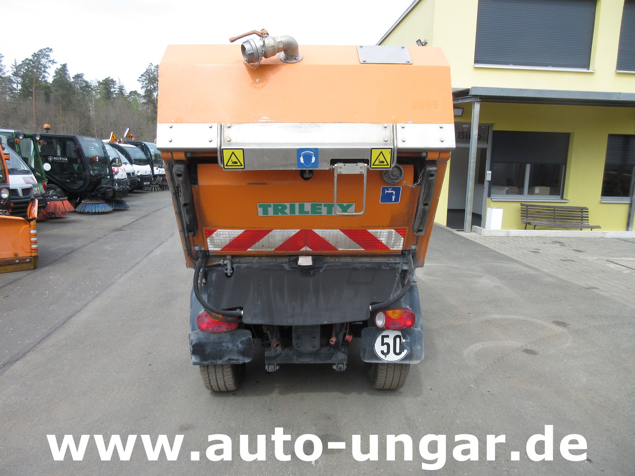 Kunnallis-/ Erikoisajoneuvot Multicar Tremo X56 4x4 Euro 5 Bj. 2015 Trilety TXK Kehr-Aufbau Motorschaden: kuva Kunnallis-/ Erikoisajoneuvot Multicar Tremo X56 4x4 Euro 5 Bj. 2015 Trilety TXK Kehr-Aufbau Motorschaden