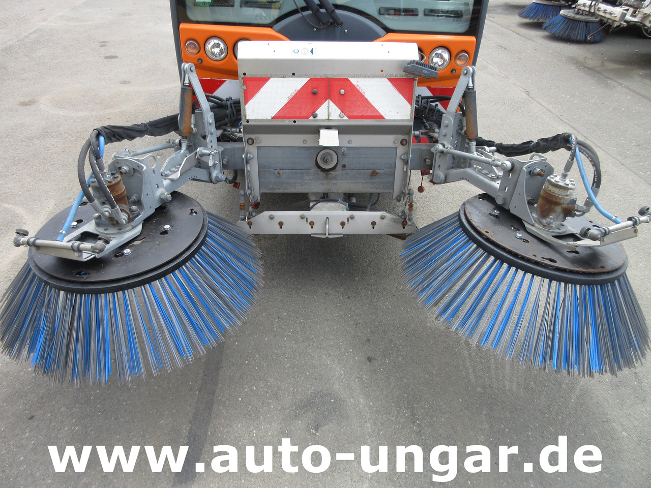 Kunnallis-/ Erikoisajoneuvot Multicar Tremo X56 4x4 Euro 5 Bj. 2015 Trilety TXK Kehr-Aufbau Motorschaden: kuva Kunnallis-/ Erikoisajoneuvot Multicar Tremo X56 4x4 Euro 5 Bj. 2015 Trilety TXK Kehr-Aufbau Motorschaden