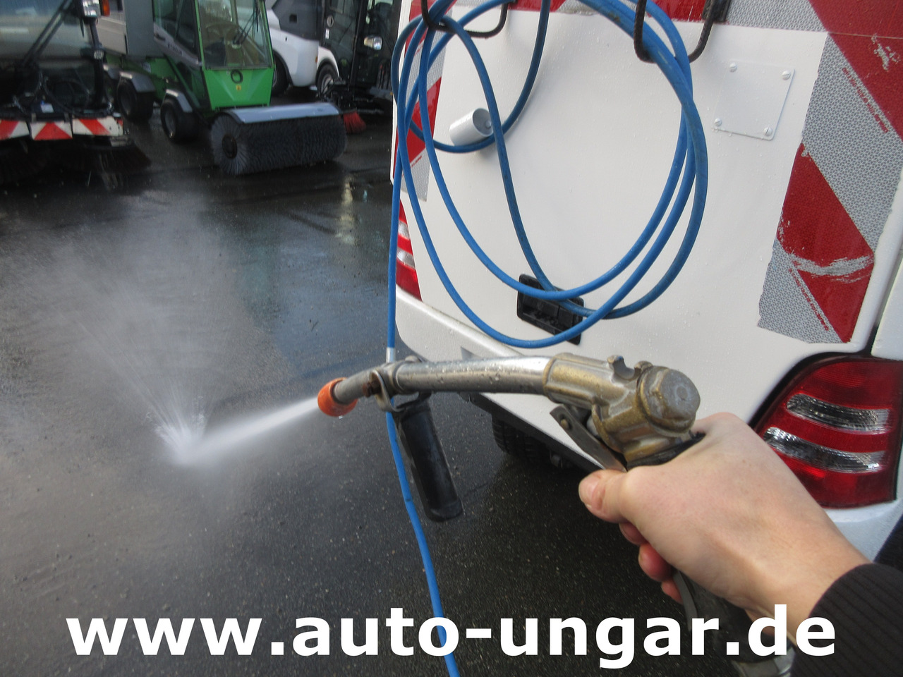 Multicar Tremo X56 CMAR LC 860 Schwemmfahrzeug Streetwasher 4x4x4 Baujahr 2014 EU5 - Kunnallis-/ Erikoisajoneuvot: kuva Multicar Tremo X56 CMAR LC 860 Schwemmfahrzeug Streetwasher 4x4x4 Baujahr 2014 EU5 - Kunnallis-/ Erikoisajoneuvot Multicar Tremo X56 CMAR LC 860 Schwemmfahrzeug Streetwasher 4x4x4 Baujahr 2014 EU5 - Kunnallis-/ Erikoisajoneuvot: kuva Multicar Tremo X56 CMAR LC 860 Schwemmfahrzeug Streetwasher 4x4x4 Baujahr 2014 EU5 - Kunnallis-/ Erikoisajoneuvot