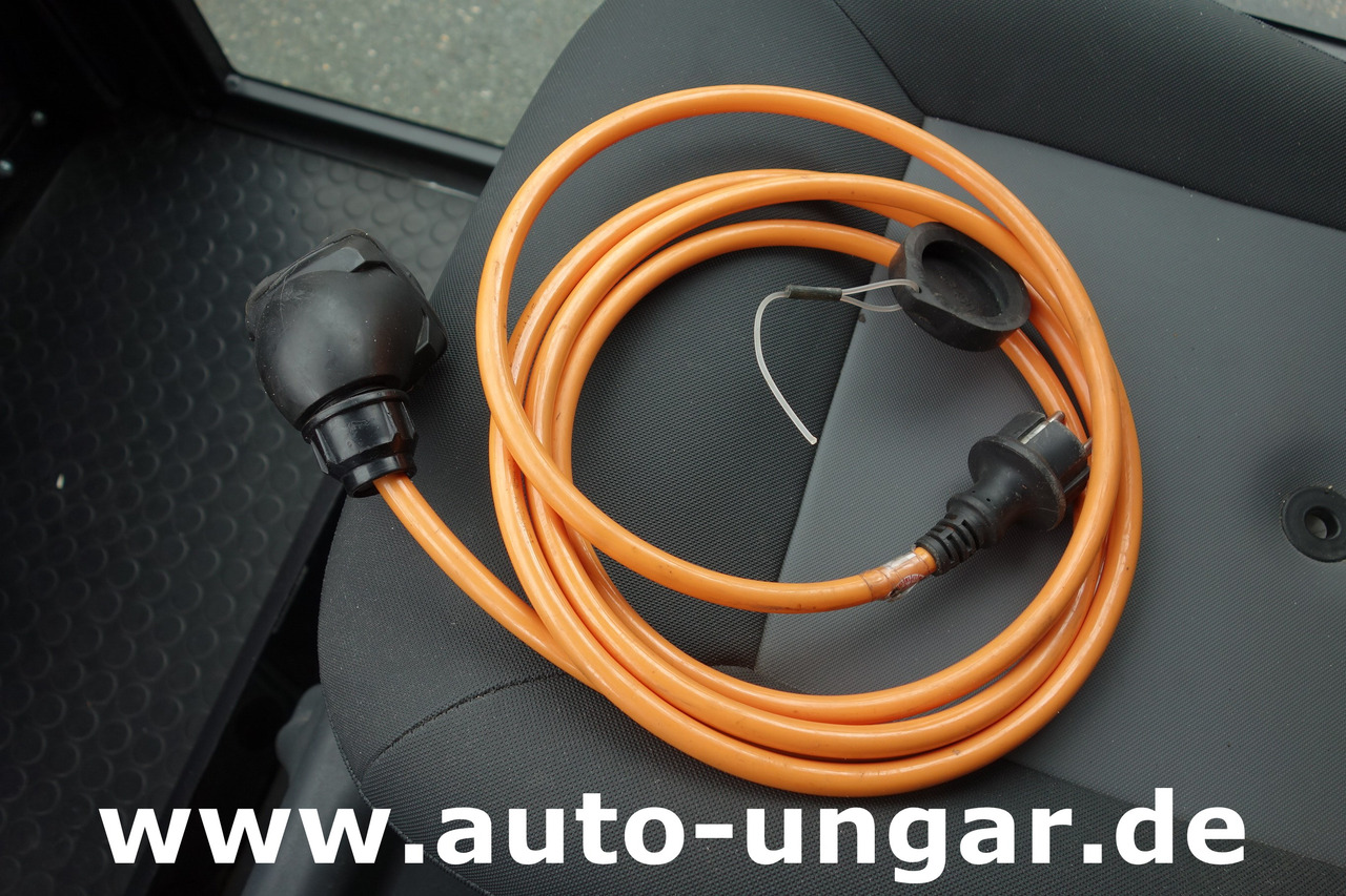 Jakeluauto, Sähköpakettiauto Mega Mega - Aixam Mega RM H9 Koffer Elektro: kuva Jakeluauto, Sähköpakettiauto Mega Mega - Aixam Mega RM H9 Koffer Elektro