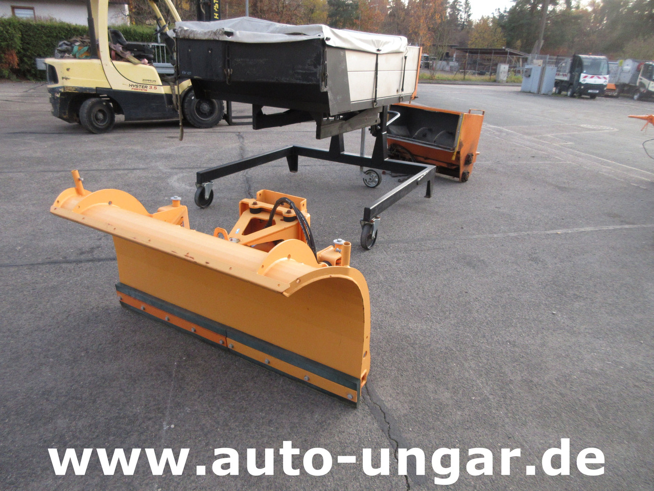 Nilfisk CR 3500 Winterdienst - Paket Schneepflug Streuer Kipper - Pritsche - Lumikone: kuva Nilfisk CR 3500 Winterdienst - Paket Schneepflug Streuer Kipper - Pritsche - Lumikone Nilfisk CR 3500 Winterdienst - Paket Schneepflug Streuer Kipper - Pritsche - Lumikone: kuva Nilfisk CR 3500 Winterdienst - Paket Schneepflug Streuer Kipper - Pritsche - Lumikone