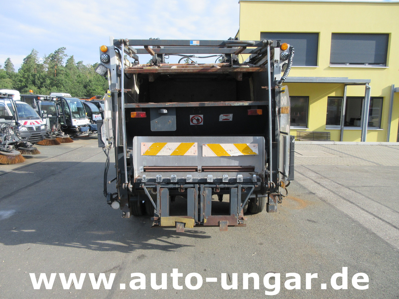 Nissan Cabstar 35.14 Mecagil Lebon Müllwagen BOM Garbage Truck 3.500kg - Roska-auto: kuva Nissan Cabstar 35.14 Mecagil Lebon Müllwagen BOM Garbage Truck 3.500kg - Roska-auto Nissan Cabstar 35.14 Mecagil Lebon Müllwagen BOM Garbage Truck 3.500kg - Roska-auto: kuva Nissan Cabstar 35.14 Mecagil Lebon Müllwagen BOM Garbage Truck 3.500kg - Roska-auto