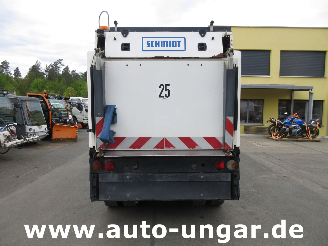 Schmidt Cleango 500 CS556 Euro 6 mit Wildkrautbesen Kehrmaschine aus 1. Hand - Lakaisuauto: kuva Schmidt Cleango 500 CS556 Euro 6 mit Wildkrautbesen Kehrmaschine aus 1. Hand - Lakaisuauto Schmidt Cleango 500 CS556 Euro 6 mit Wildkrautbesen Kehrmaschine aus 1. Hand - Lakaisuauto: kuva Schmidt Cleango 500 CS556 Euro 6 mit Wildkrautbesen Kehrmaschine aus 1. Hand - Lakaisuauto