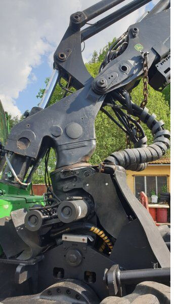 John Deere 1270E 6W - Harvesteri: kuva John Deere 1270E 6W - Harvesteri John Deere 1270E 6W - Harvesteri: kuva John Deere 1270E 6W - Harvesteri