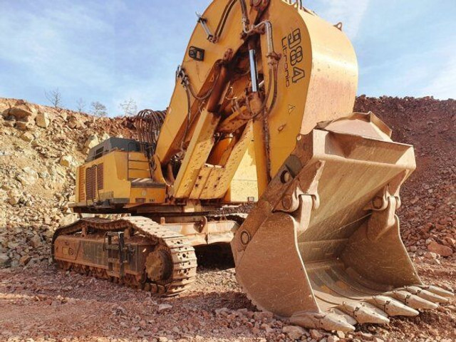 Liebherr R 984C HD (125t) - Telakaivukone: kuva Liebherr R 984C HD (125t) - Telakaivukone Liebherr R 984C HD (125t) - Telakaivukone: kuva Liebherr R 984C HD (125t) - Telakaivukone