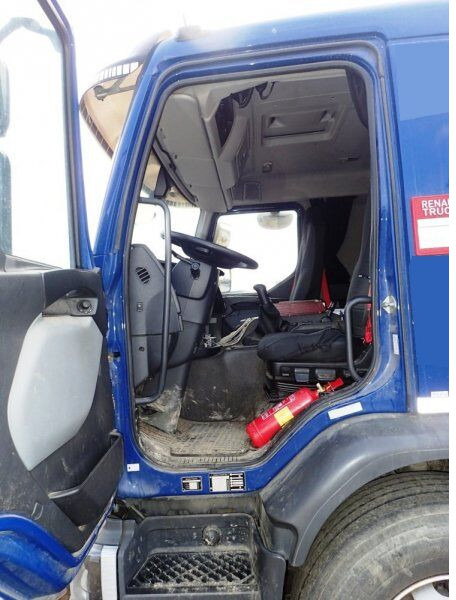 Säiliöauto kuljetusta varten polttoaine Renault 19.5t +8m3 (5+3) Kobit: kuva Säiliöauto kuljetusta varten polttoaine Renault 19.5t +8m3 (5+3) Kobit