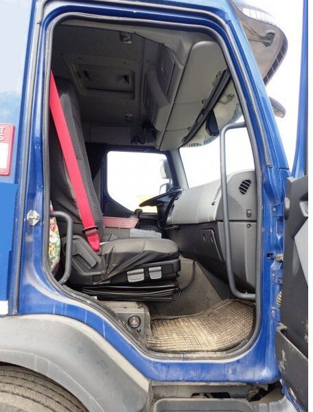 Säiliöauto kuljetusta varten polttoaine Renault 19.5t +8m3 (5+3) Kobit: kuva Säiliöauto kuljetusta varten polttoaine Renault 19.5t +8m3 (5+3) Kobit