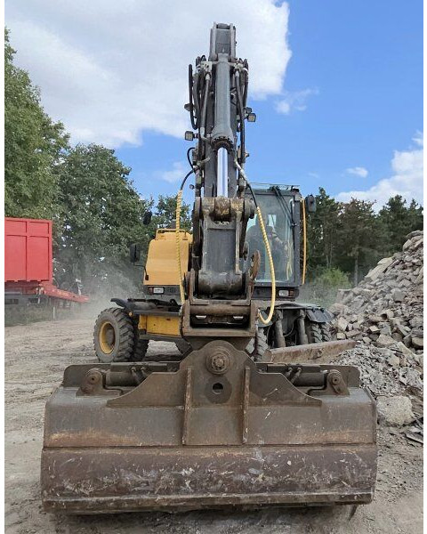 Volvo EW 140D (17t) - Pyöräalustainen kaivinkone: kuva Volvo EW 140D (17t) - Pyöräalustainen kaivinkone Volvo EW 140D (17t) - Pyöräalustainen kaivinkone: kuva Volvo EW 140D (17t) - Pyöräalustainen kaivinkone