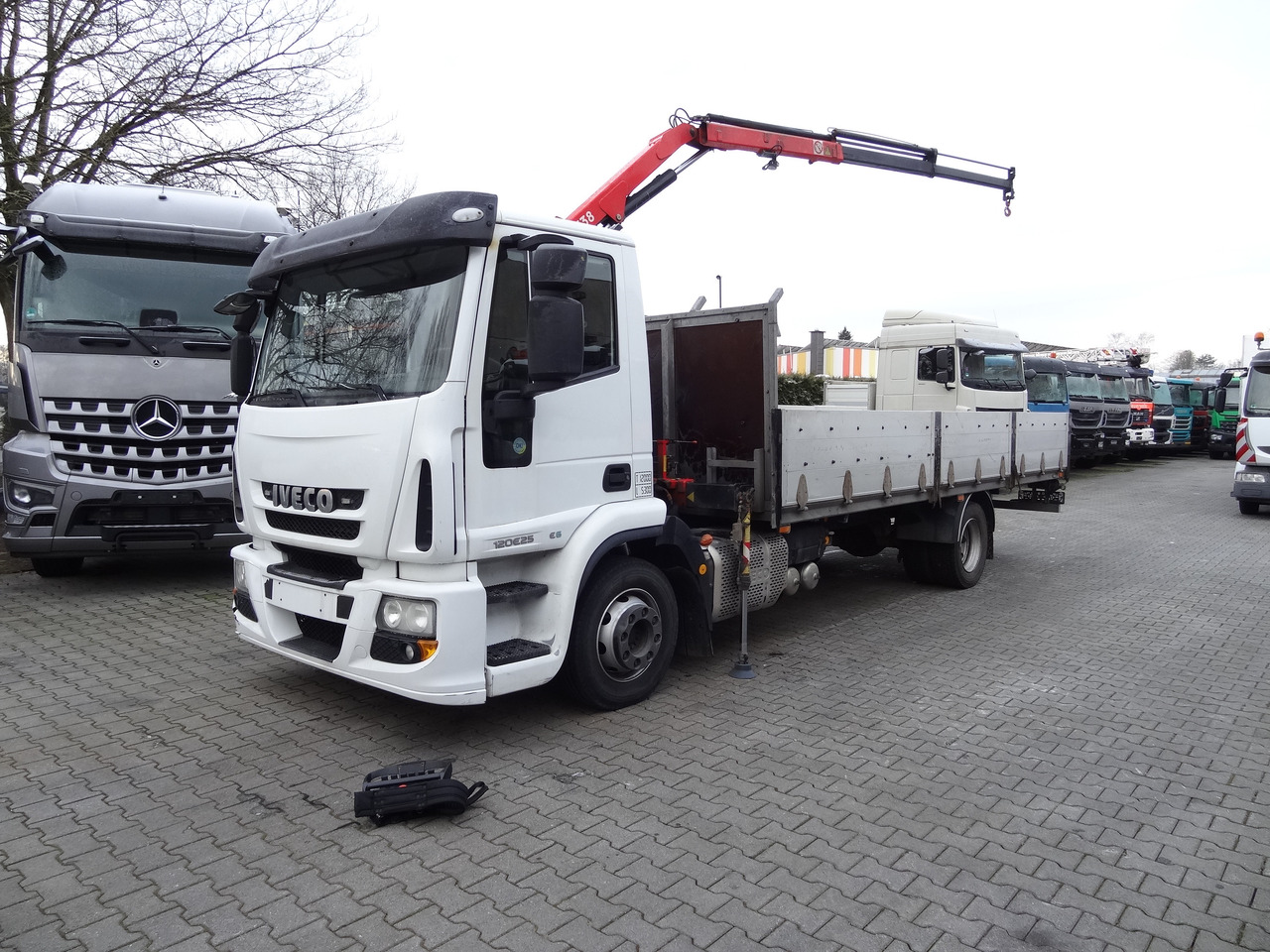 Iveco EuroCargo 120E25 Fassi F38 - Nosturiauto, Lava-kuorma-auto: kuva Iveco EuroCargo 120E25 Fassi F38 - Nosturiauto, Lava-kuorma-auto Iveco EuroCargo 120E25 Fassi F38 - Nosturiauto, Lava-kuorma-auto: kuva Iveco EuroCargo 120E25 Fassi F38 - Nosturiauto, Lava-kuorma-auto
