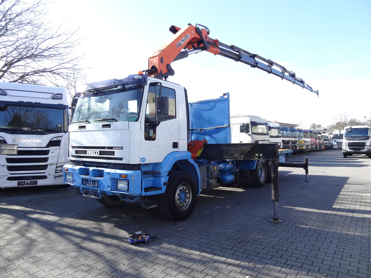 Iveco EuroTrakker 260E31 6X4 Palfinger 36002 - Nosturiauto, Lava-kuorma-auto: kuva Iveco EuroTrakker 260E31 6X4 Palfinger 36002 - Nosturiauto, Lava-kuorma-auto Iveco EuroTrakker 260E31 6X4 Palfinger 36002 - Nosturiauto, Lava-kuorma-auto: kuva Iveco EuroTrakker 260E31 6X4 Palfinger 36002 - Nosturiauto, Lava-kuorma-auto