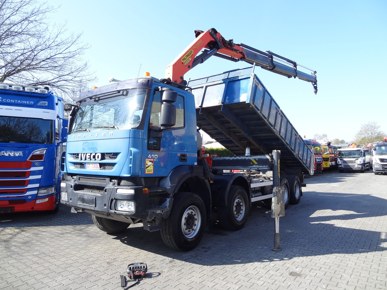 Iveco Trakker AD340T41 8X4 Kipper Kran Palfinger 23002 - Kippiauto kuorma-auto, Nosturiauto: kuva Iveco Trakker AD340T41 8X4 Kipper Kran Palfinger 23002 - Kippiauto kuorma-auto, Nosturiauto Iveco Trakker AD340T41 8X4 Kipper Kran Palfinger 23002 - Kippiauto kuorma-auto, Nosturiauto: kuva Iveco Trakker AD340T41 8X4 Kipper Kran Palfinger 23002 - Kippiauto kuorma-auto, Nosturiauto