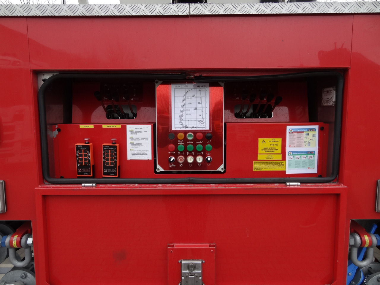 MAN FE 410 6X6 Feuerwehr Vema Lift 32 Meter - Itsekulkevat henkilönostimet: kuva MAN FE 410 6X6 Feuerwehr Vema Lift 32 Meter - Itsekulkevat henkilönostimet MAN FE 410 6X6 Feuerwehr Vema Lift 32 Meter - Itsekulkevat henkilönostimet: kuva MAN FE 410 6X6 Feuerwehr Vema Lift 32 Meter - Itsekulkevat henkilönostimet