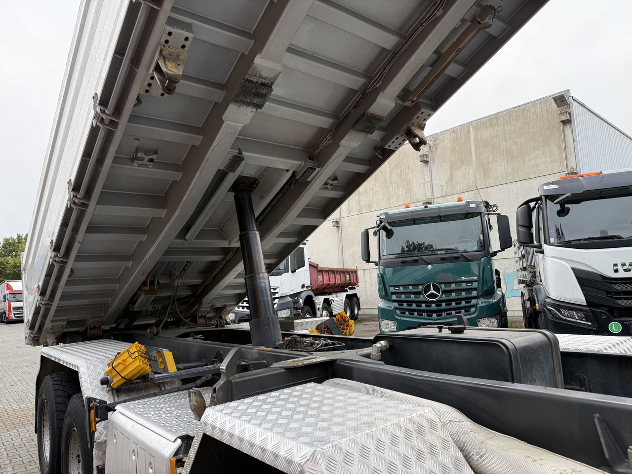 Mercedes-Benz Arocs 3246K 8X4 Meiller - Kippiauto kuorma-auto: kuva Mercedes-Benz Arocs 3246K 8X4 Meiller - Kippiauto kuorma-auto Mercedes-Benz Arocs 3246K 8X4 Meiller - Kippiauto kuorma-auto: kuva Mercedes-Benz Arocs 3246K 8X4 Meiller - Kippiauto kuorma-auto