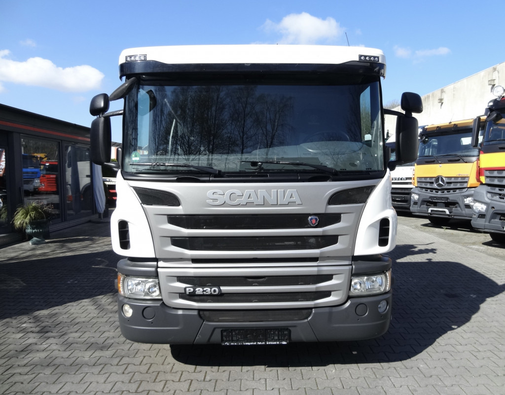 Lava-kuorma-auto, Nosturiauto Scania P230 4X2 Kran Atlas 92.2 A2: kuva Lava-kuorma-auto, Nosturiauto Scania P230 4X2 Kran Atlas 92.2 A2