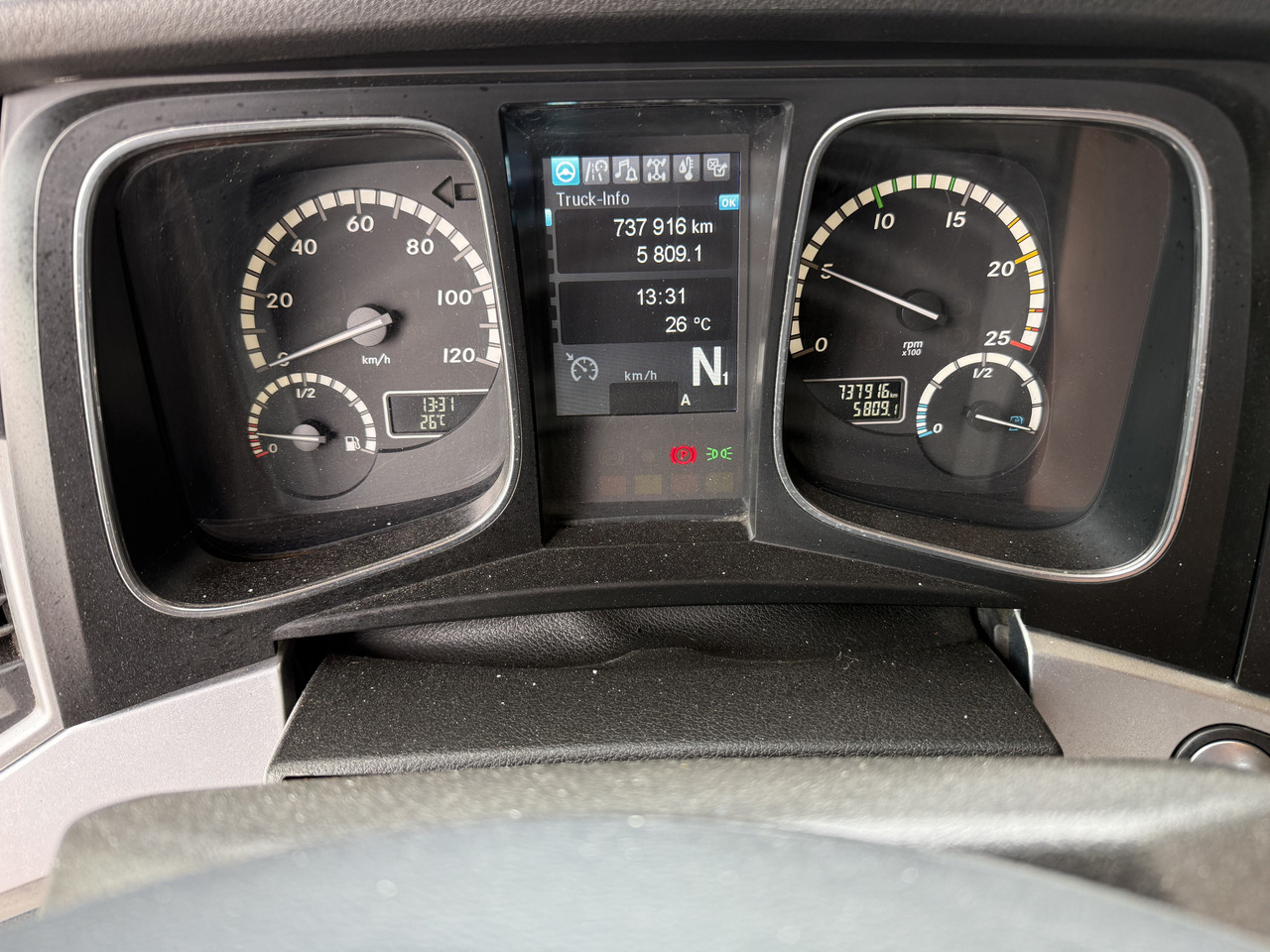 Vetopöytäauto Mercedes-Benz Actros 1842LS Kran HMF 2020 bis 18 Meter: kuva Vetopöytäauto Mercedes-Benz Actros 1842LS Kran HMF 2020 bis 18 Meter