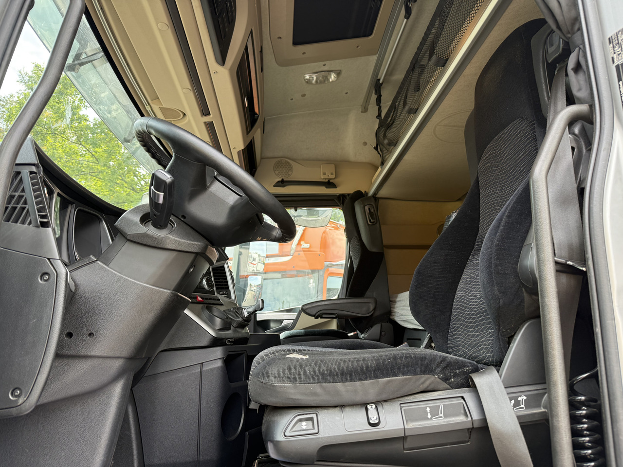 Vetopöytäauto Mercedes-Benz Actros 1842LS Kran HMF 2020 bis 18 Meter: kuva Vetopöytäauto Mercedes-Benz Actros 1842LS Kran HMF 2020 bis 18 Meter