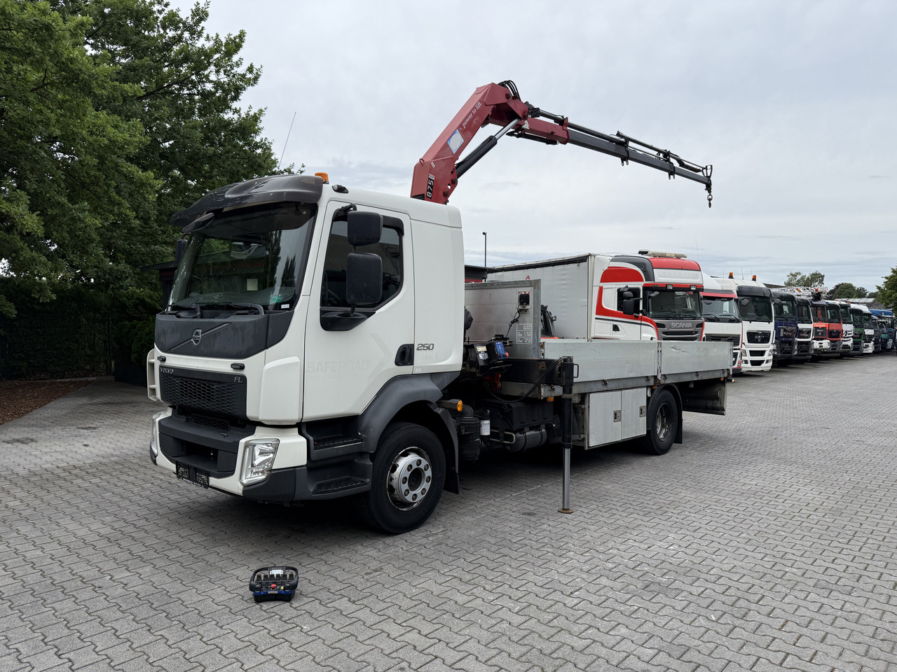 Volvo FL250.16 HMF 875 K3 - Lava-kuorma-auto, Nosturiauto: kuva Volvo FL250.16 HMF 875 K3 - Lava-kuorma-auto, Nosturiauto Volvo FL250.16 HMF 875 K3 - Lava-kuorma-auto, Nosturiauto: kuva Volvo FL250.16 HMF 875 K3 - Lava-kuorma-auto, Nosturiauto