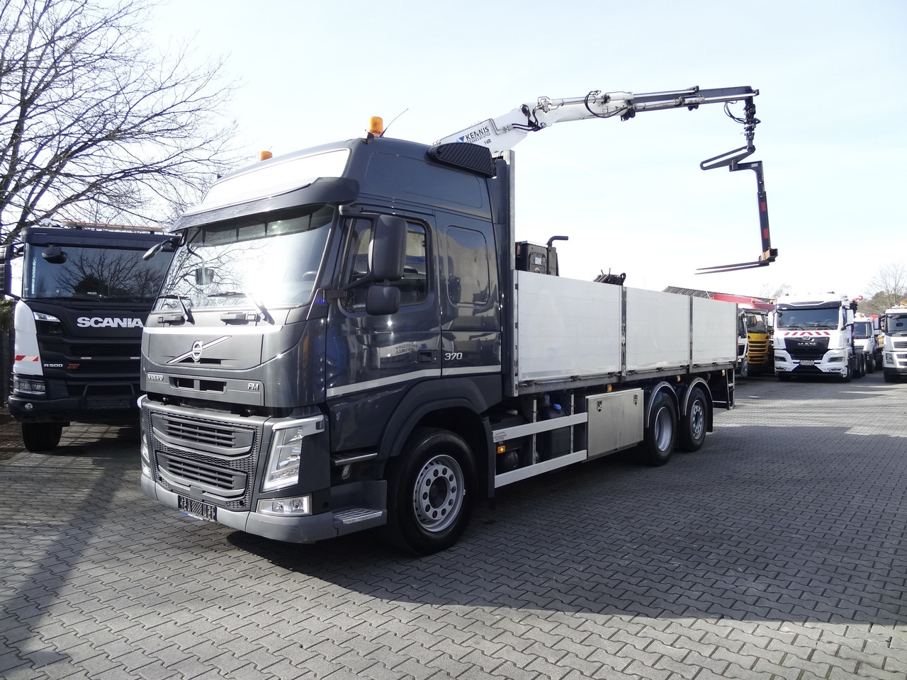 Volvo FM370 6X2*4 Kennis K14 Kran - Nosturiauto, Lava-kuorma-auto: kuva Volvo FM370 6X2*4 Kennis K14 Kran - Nosturiauto, Lava-kuorma-auto Volvo FM370 6X2*4 Kennis K14 Kran - Nosturiauto, Lava-kuorma-auto: kuva Volvo FM370 6X2*4 Kennis K14 Kran - Nosturiauto, Lava-kuorma-auto