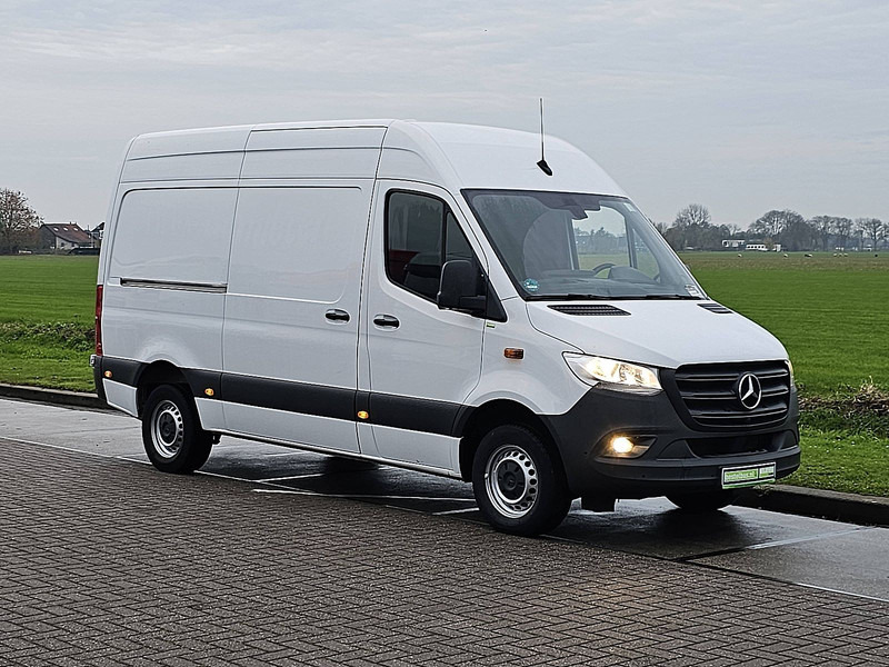 Pakettiauto Mercedes-Benz Sprinter 317 L2H2 Mbux Navi RWD!: kuva Pakettiauto Mercedes-Benz Sprinter 317 L2H2 Mbux Navi RWD!